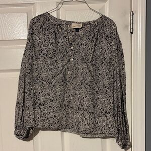 Universal Thread Black and White Patterned Blouse